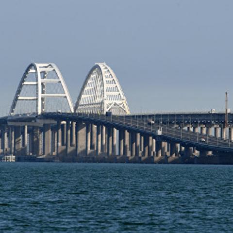 Крым закрывается на карантин: на Крымском мосту установят блокпост  